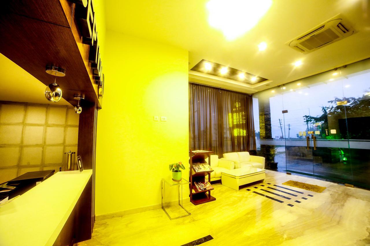 D Breeze Suites Devanahalli Luaran gambar